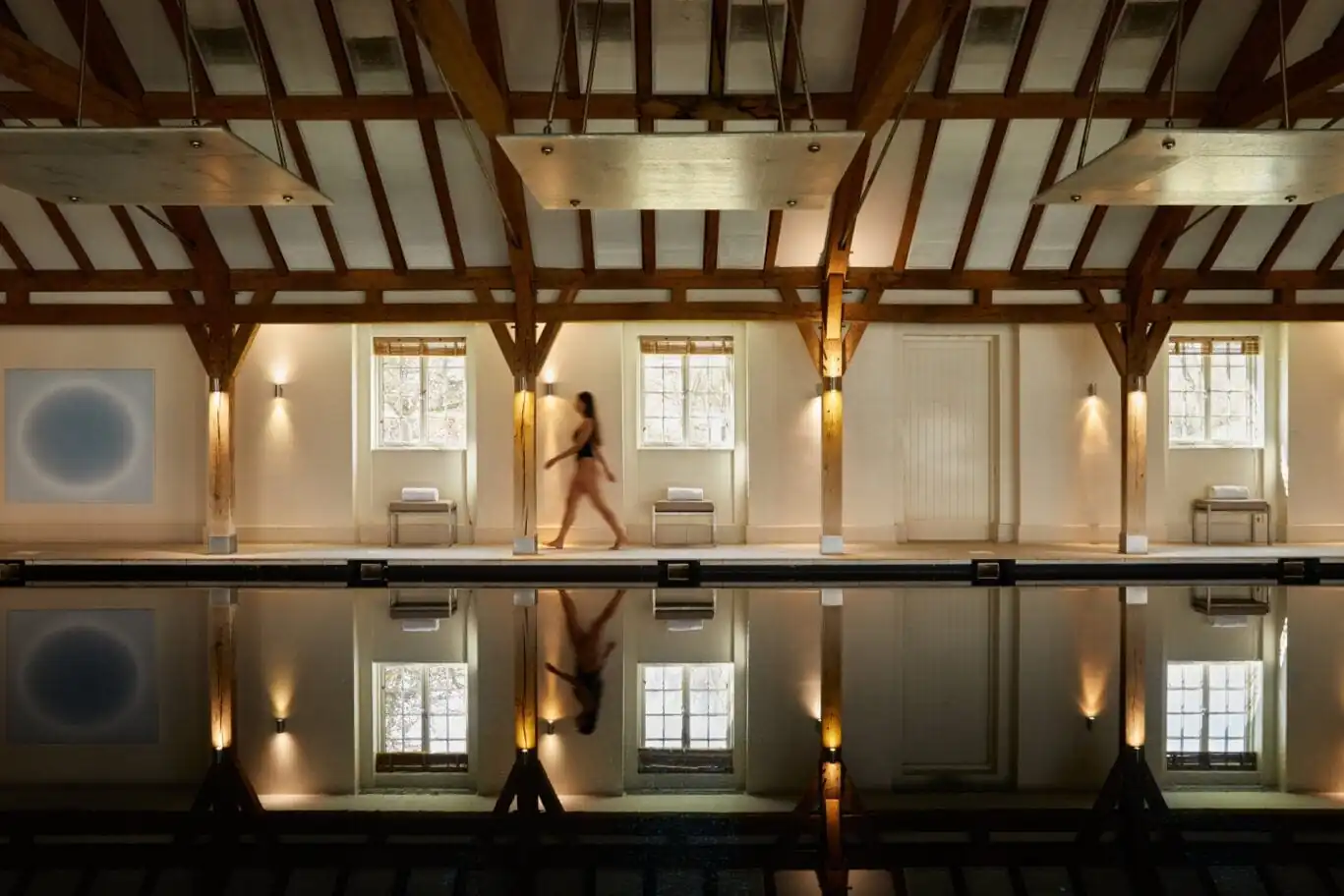 Spa_black swimming pool