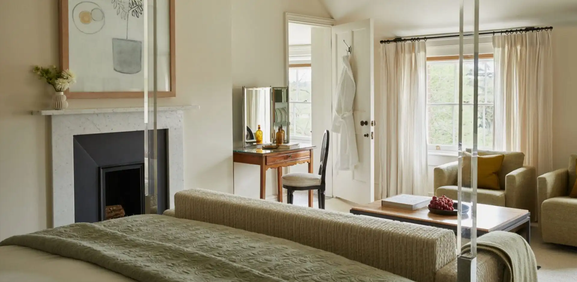 Banner-mansion room