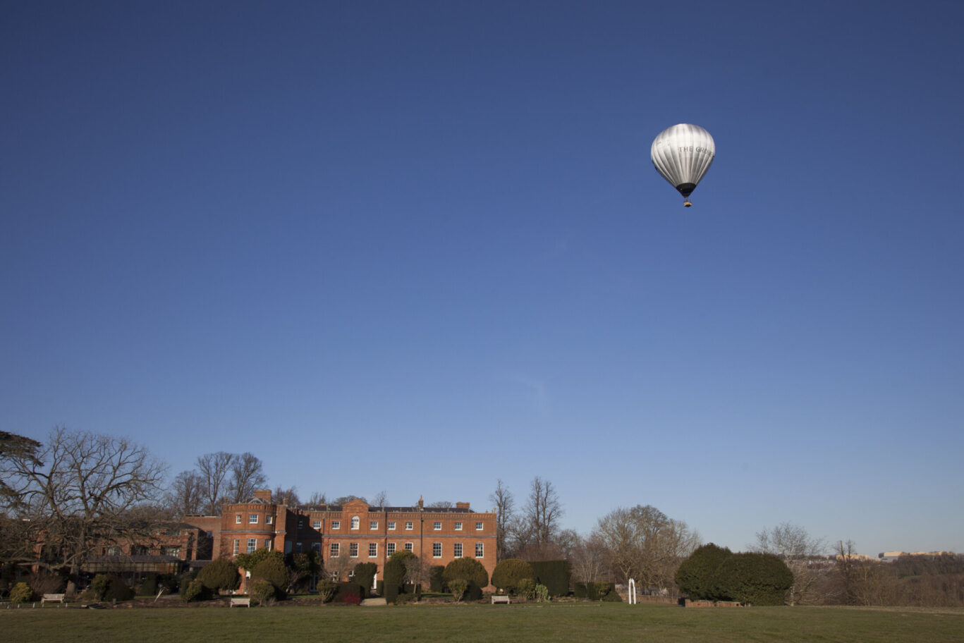 Hot-air balloon over the mansion