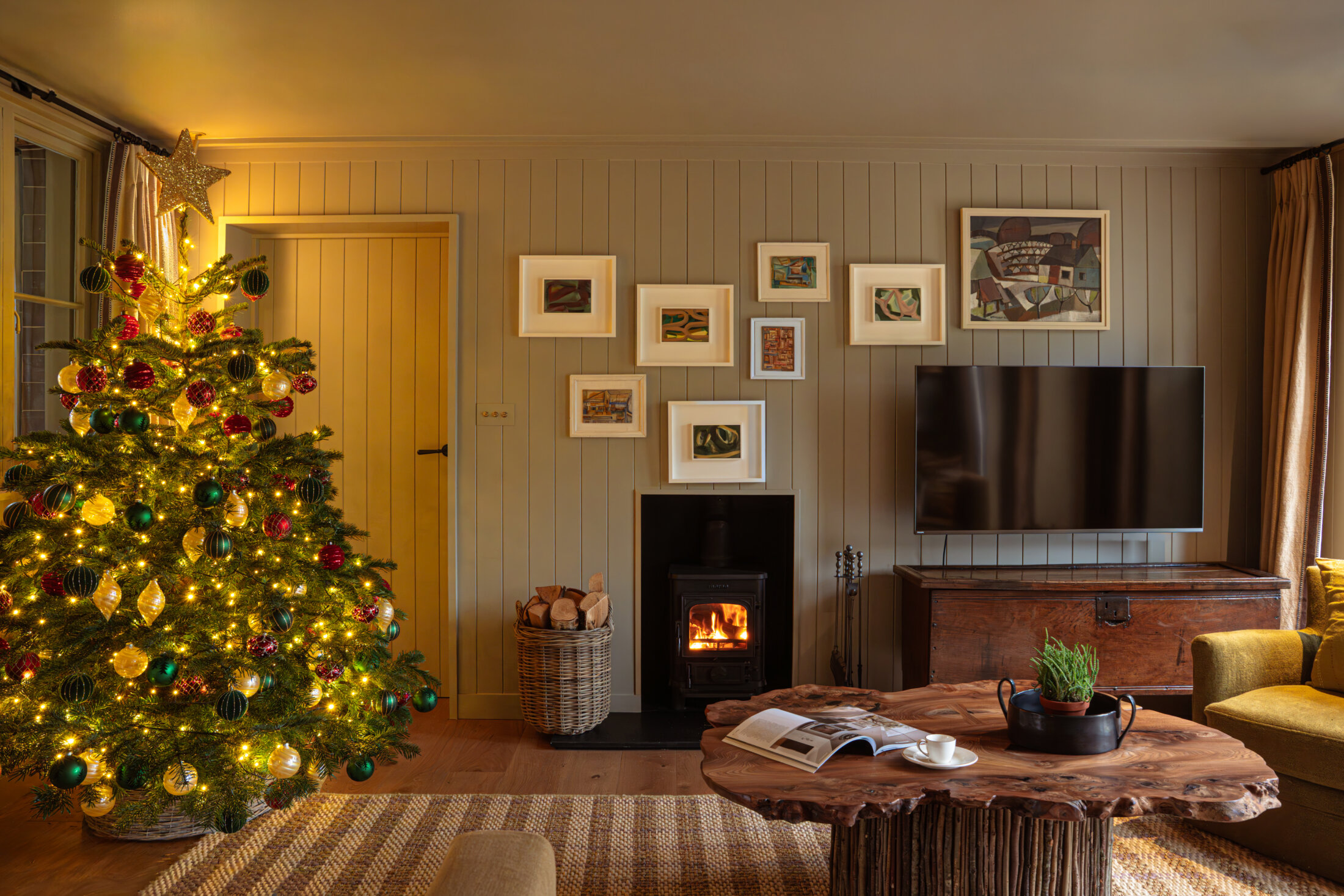 Wisteria cottage at Christmas